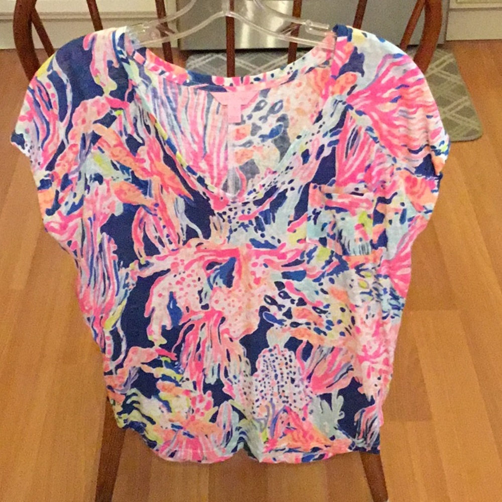 Lilly Pulitzer T-shirt. Worn once. No tags.